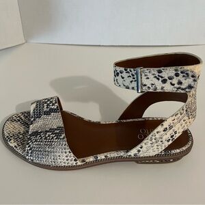 Franco Sarto size 10 New Black and Cream Sandals with Adjustable Straps women’s